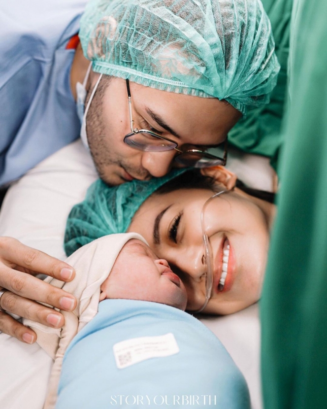 Deretan Potret Baby Khanza Anak Sylvia Fully yang Baru Lahir, Paras Gantengnya Mirip sang Ayah