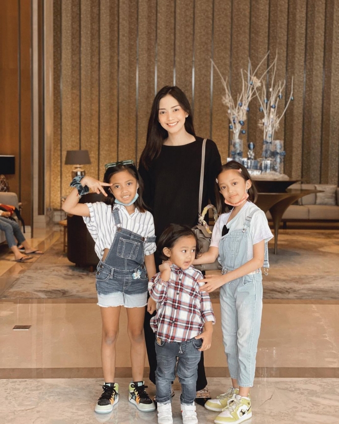 Single Mom yang Masih Betah Sendiri, Begini 10 Momen Kebersamaan Ririn Dwi Ariyanti dengan 3 Anaknya