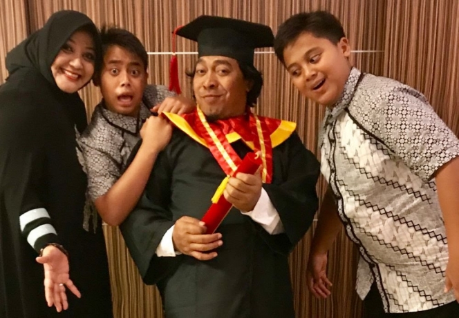 Deretan Selebriti Ini Gak Malu Kuliah S1 Meski Sudah Berumur, yang Terbaru Andika Kangen Band