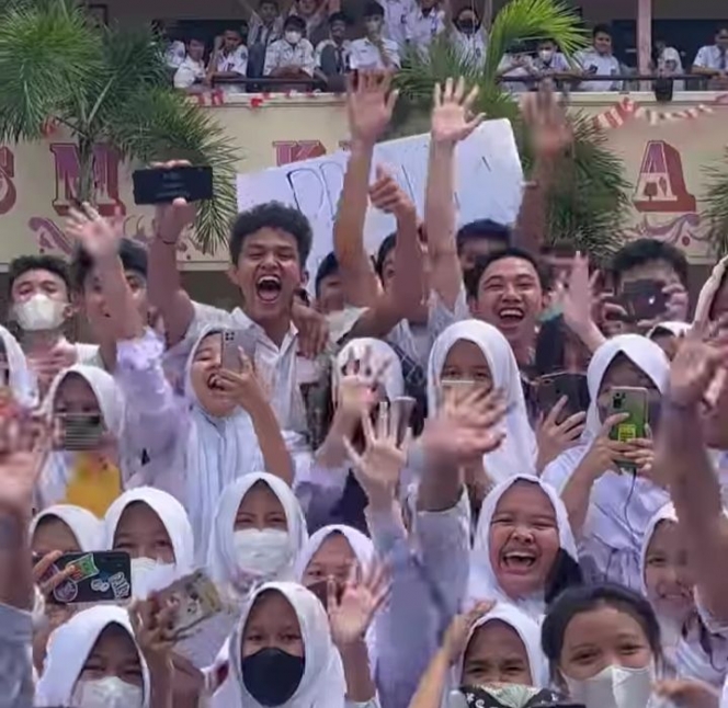 10 Momen Prilly Latuconsina Dilamar Anak SMA, Aksinya Sukses Bikin Netizen Ngakak