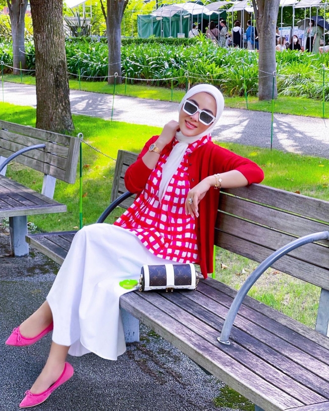 Rayakan Kemerdekaan Indonesia, Ini 11 Selebriti yang Tampil Cantik dengan Outfit Serba Merah Putih