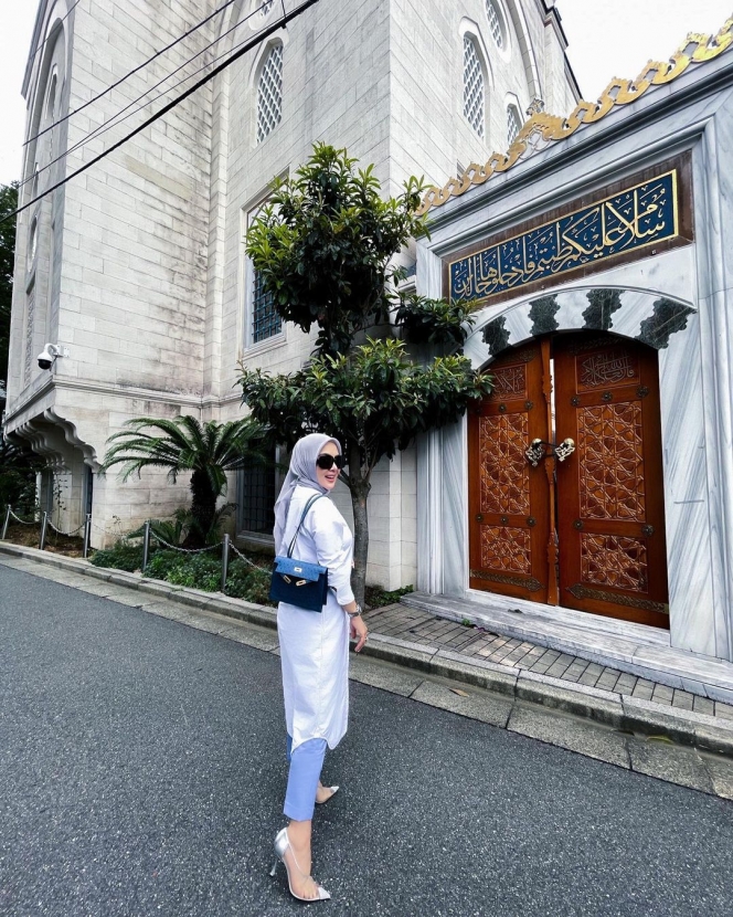 Notalgia Tempat Akad Nikah, Ini Potret Cantik Syahrini di Masjid Camii Tokyo