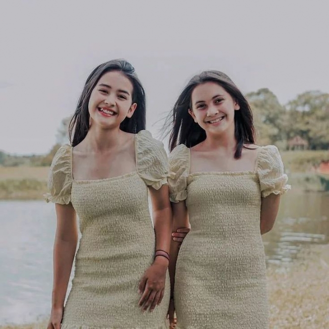 8 Gaya Kompak Sandrinna Michelle dan Richelle Skornicki Pakai Outfit Kembaran, Kakak Adik yang Sama-sama Cantik!