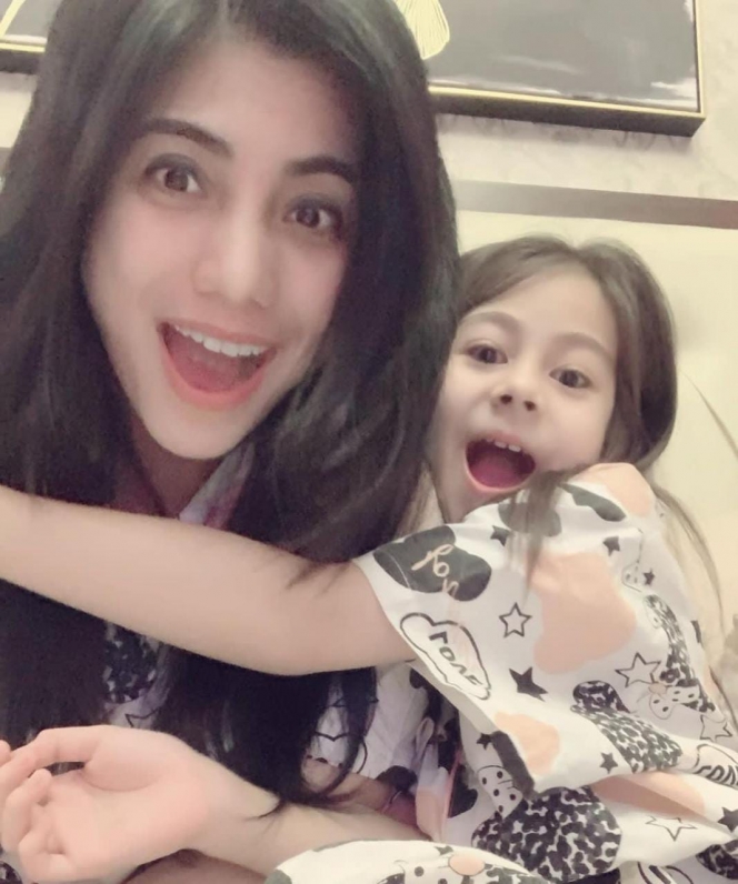 Blasteran Turki Indonesia, Potret Terbaru Elif Anak Siti KDI yang Makin Cantik Banget di Usia 9 Tahun