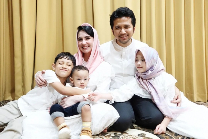 Jalani 9 tahun Pernikahan, Ini Deretan Potret Mesra Arumi Bachsin dan Emil Dardak yang Saling Support Satu Sama Lain