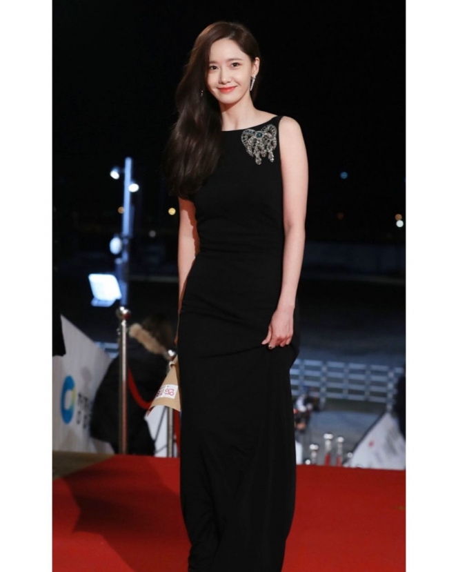 Adu Gaya 10 Aktris Korea Berbalut Black Dress, Auranya Mewah Abis!