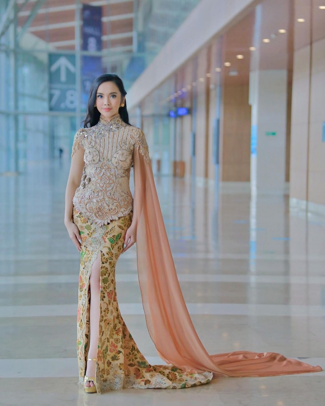 Pancarkan Aura Dewi, Ini Pesona Lyodra Ginting yang Tampil Menawan dalam Balutan Dress Panjang
