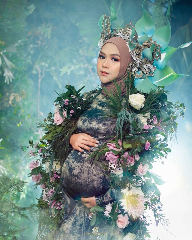 Adu Gaya 10 Artis Tanah Air Photoshoot Bertema Bunga, Cantiknya Kebangetan!