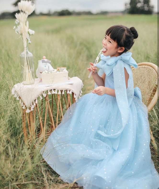 Genap Berusia 6 Tahun, Ini Potret Perayaan Ultah Nastusha Anak Chelsea Olivia di Padang Rumput yang Estetik Banget