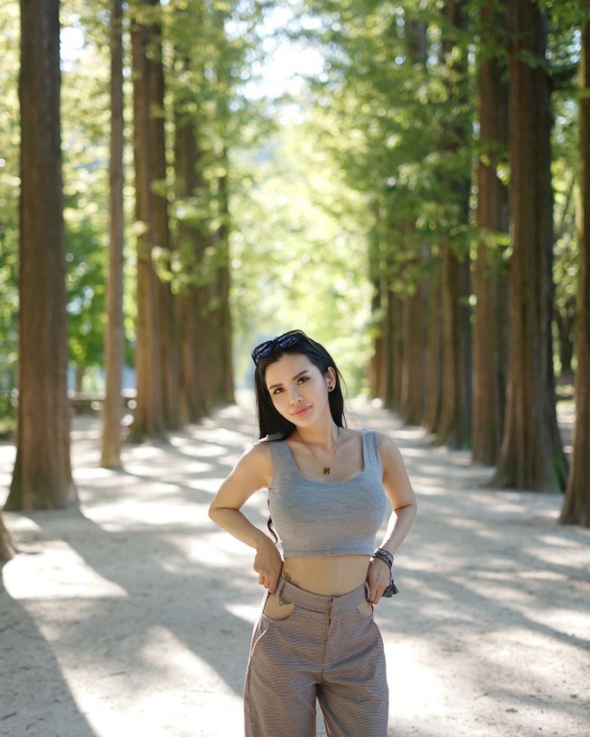 Gak Ragu Pamer Body Goals, Ini 10 Potret Maria Vania Liburan di Korea Selatan yang Curi Perhatian