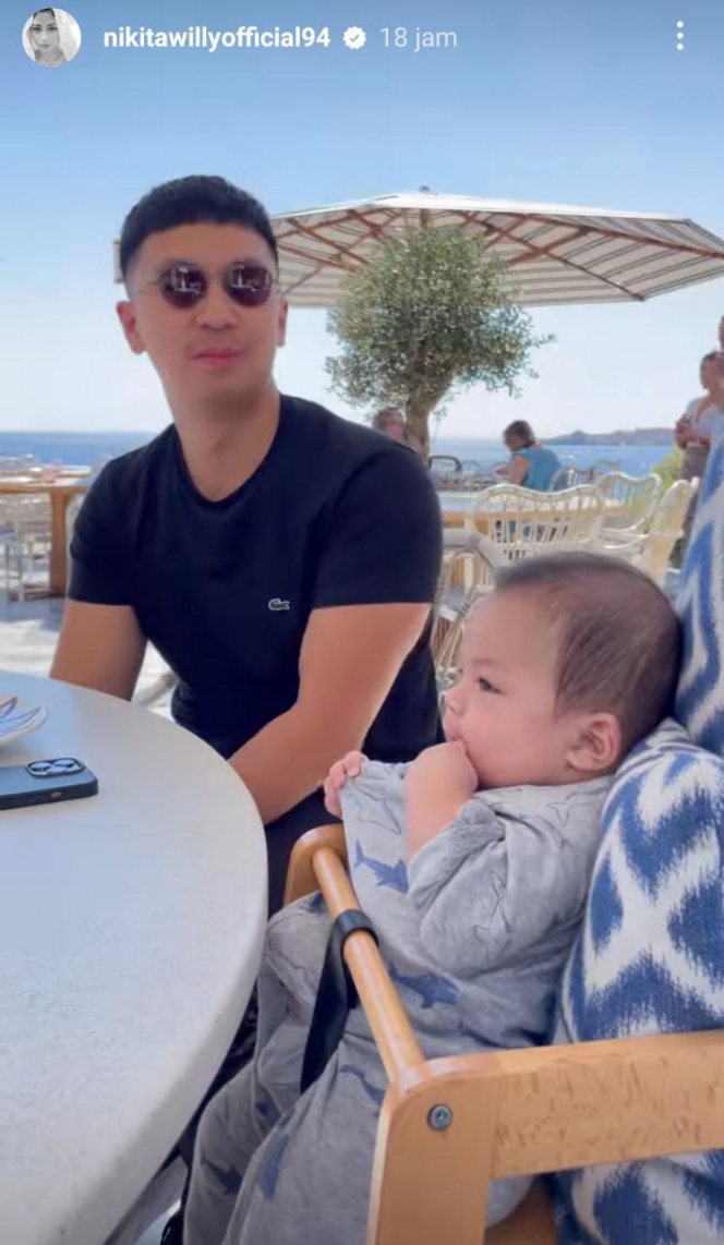 Ini Potret Baby Izz Anak Nikita Willy Jalan-Jalan ke Yunani, Masih Bayi Udah Sering Liburan ke Luar Negeri