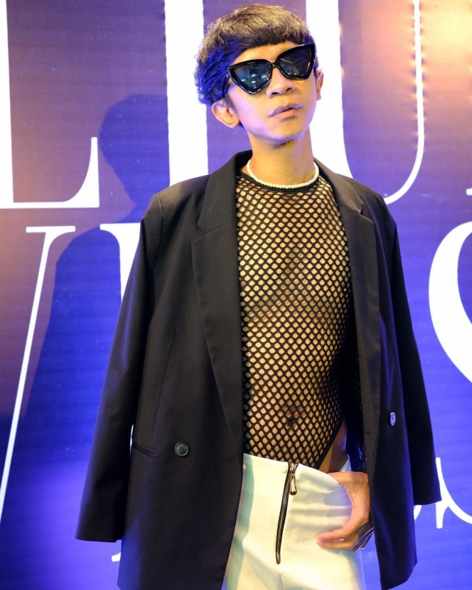 11 Potret Aming Pakai Baju Jaring-Jaring Ketat, PD di Acara Peluncuran Make Up Terbaru Ivan Gunawan 