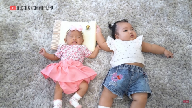 10 Potret Momen Playdate Baby Moana dan Xarena, Duo Bayi yang Selalu Bikin Gemas! 