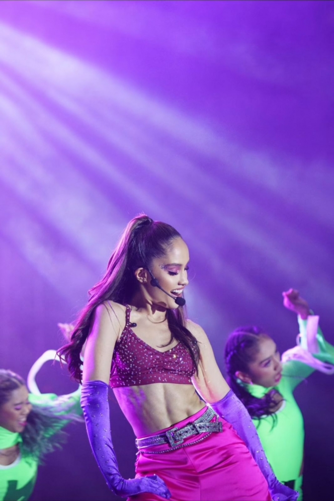 13 Potret Cinta Laura Konser di Live Fest, Tampil Cetar dan Totalitas Bak Ariana Grande 