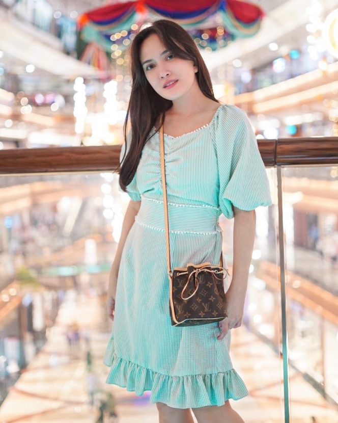 10 Potret Menawan Shandy Aulia Pakai Berbagai Model Dress Warna Hijau Cendol, Auranya Seger Banget!
