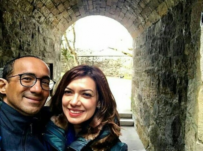 Dikenal Galak Pas di Depan Politikus, Ini Potret Najwa Shihab Bareng Suami yang Ternyata Bucin Banget!