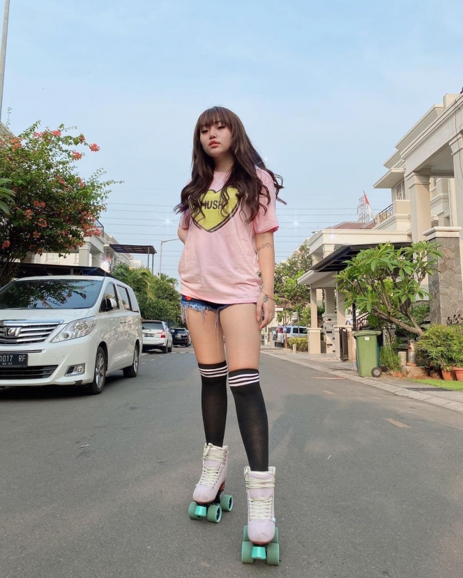 Disebut Kim Jennie Lokal, Ini 10 Potret Wendy Walters dengan Outfit Ala Idol Kpop yang Bikin Pangling