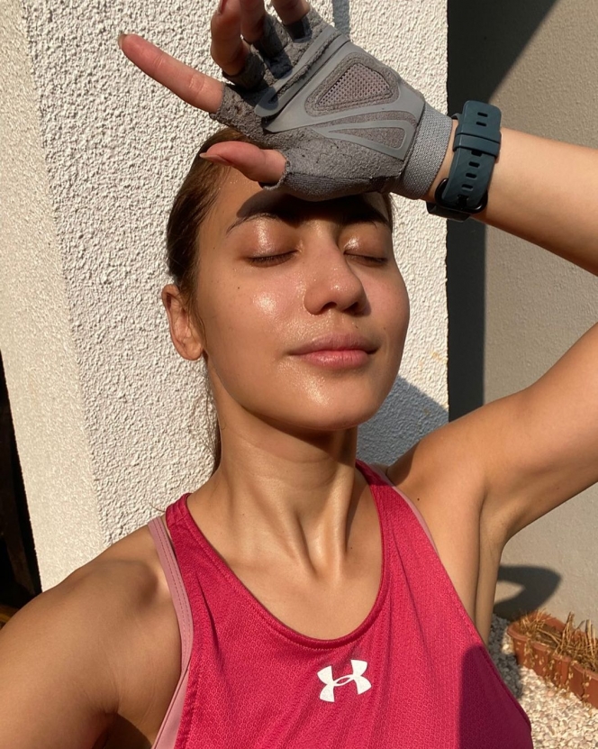 Deretan Foto Selfie Kocak Pevita Pearce, Pede Pamer Bibir Sariawan Sampai Bare Face