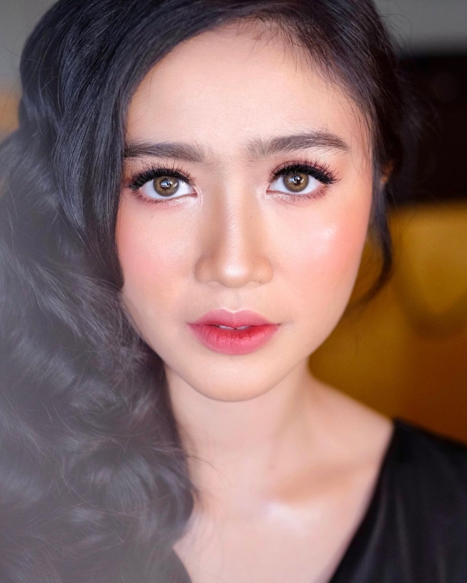 Deretan Potret Selfie Terbaru Febby Rastanty Tampil Flawless dengan Makeup Sederhana, Netizen: Terlalu Cantik