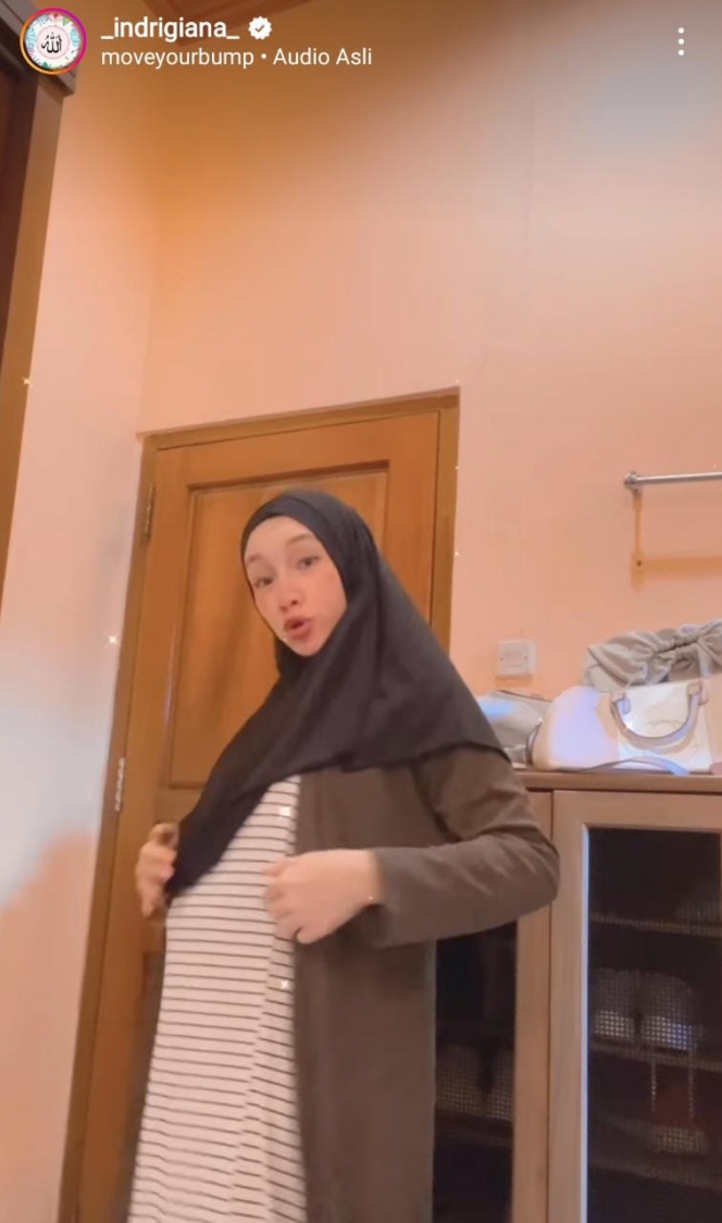 Hamil Anak Kembar, Ini Potret Cantik Indri Giana Istri Ustaz Riza Muhammad Saat Pamer Baby Bump