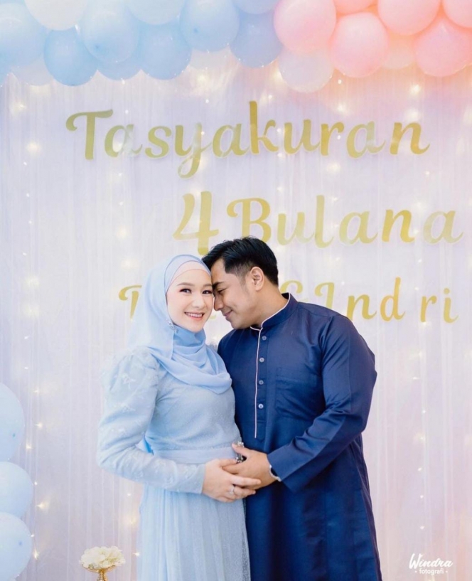 Hamil Anak Kembar, Ini Potret Cantik Indri Giana Istri Ustaz Riza Muhammad Saat Pamer Baby Bump