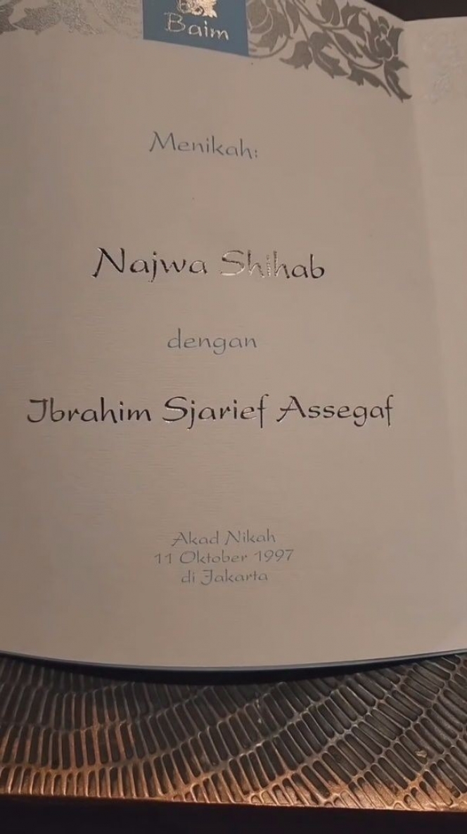 25 Tahun Berumah Tangga, Ini 9 Potret Lawas Pernikahan Najwa Shihab dan Suami