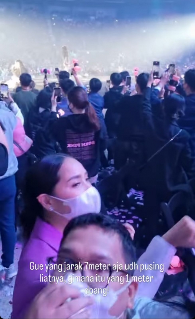 Sampai Nangis, Ini Deretan Momen Nagita Slavina yang Nonton Konser BLACKPINK di Korea Selatan Sendirian