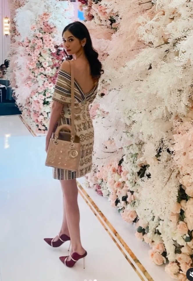 Cantik Banget, Ini Deretan Potret Yuki Kato Tampil dengan Dress Berbahan Kain Tenun