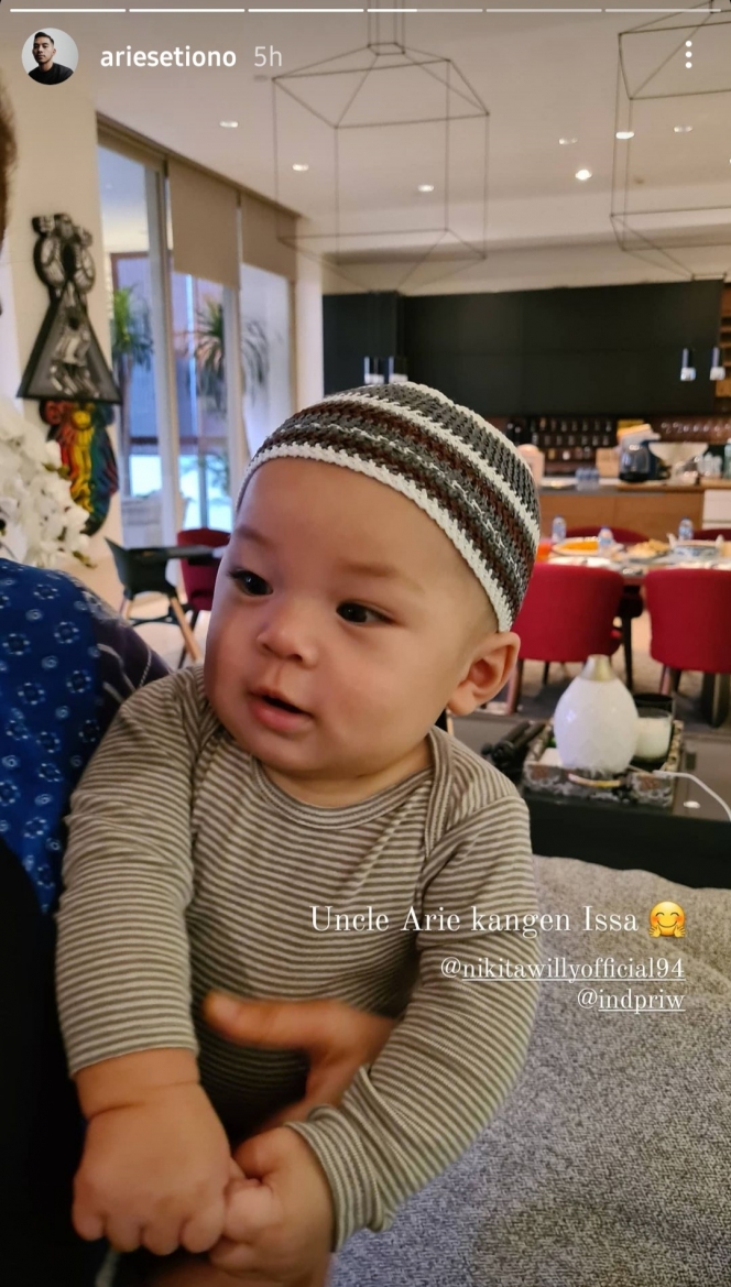 Potret Baby Izz Anak Nikita Willy Pakai Peci, Anteng dan Gemes Banget saat Ikut Kajian