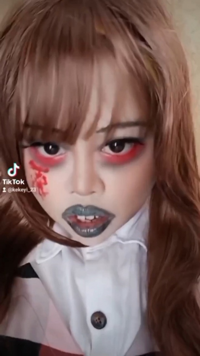 10 Potret Kekeyi Pakai Makeup Nakutin Mantan untuk Rayakan Halloween, Netizen Ikut Ngeri!
