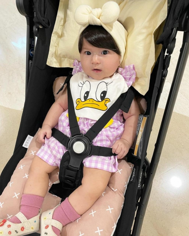 10 Potret Baby Vanilla Anak Rosiana Dewi dan Handika Pratama Pasang Ekspresi Lucu, Masih Kecil Udah Sadar Kamera Lho!