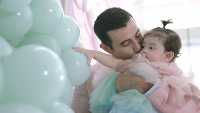 11 Potret Perayaan Ulang Tahun Baby Guzel Anak Ali Syakieb dan Margin Wieheerm yang ke-1, Gemas Bertema Mermaid