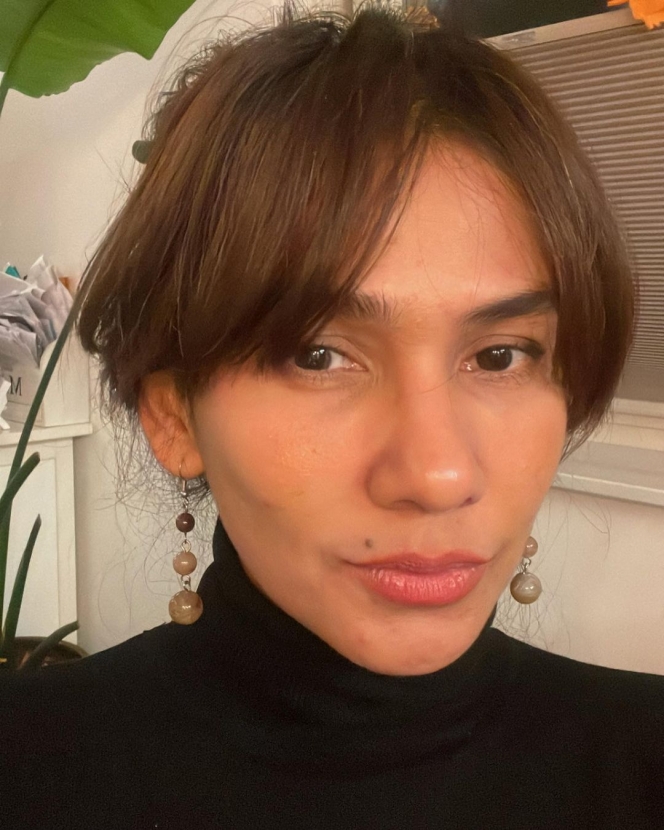 10 Potret Nova Eliza Tampil Tanpa Make Up di Usia 42 Tahun, Masih Terlihat Bak Remaja Belasan Tahun