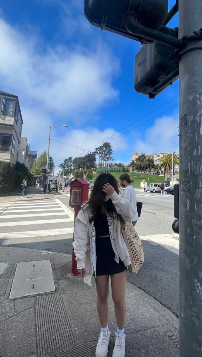 10 Pesona Terbaru Jasmine Abeng Anak Ririn Ekawati yang Kini Kuliah di San Fransisco, Wajahnya Langsung Western Banget