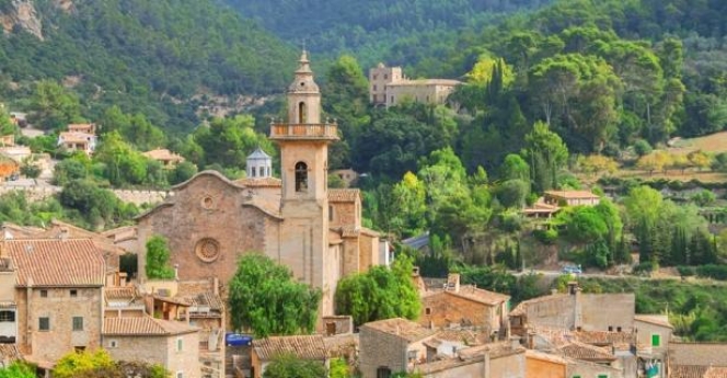 Viral BAB di Pinggir Jalan, Ini 12 Potret Vila Mewah yang Disewa Amber Heard di Mallorca Spanyol