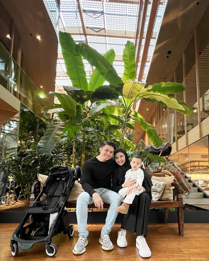 Deretan Potret Harmonis Keluarga Irwansyah dan Zaskia Sungkar Liburan ke Belanda, Baby Ukkasya Lucu Banget