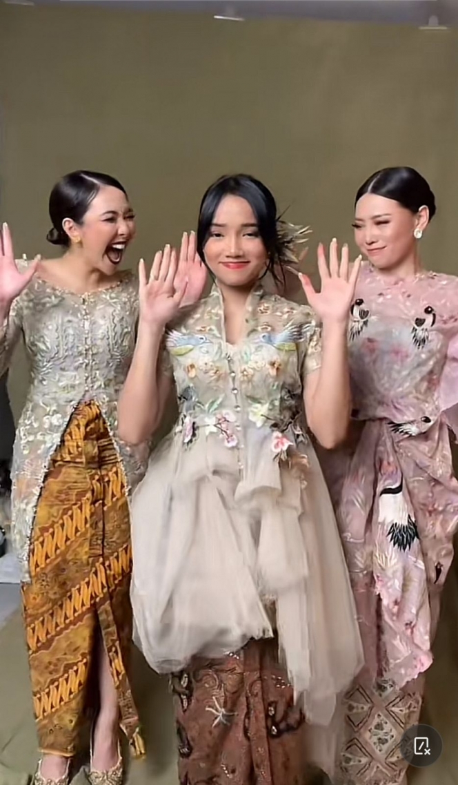 11 Gaya Fuji dan Gisella Anastasia Bareng Wendy Walters di Pemotretan Terbaru, Seru TikTokan Pakai Kebaya