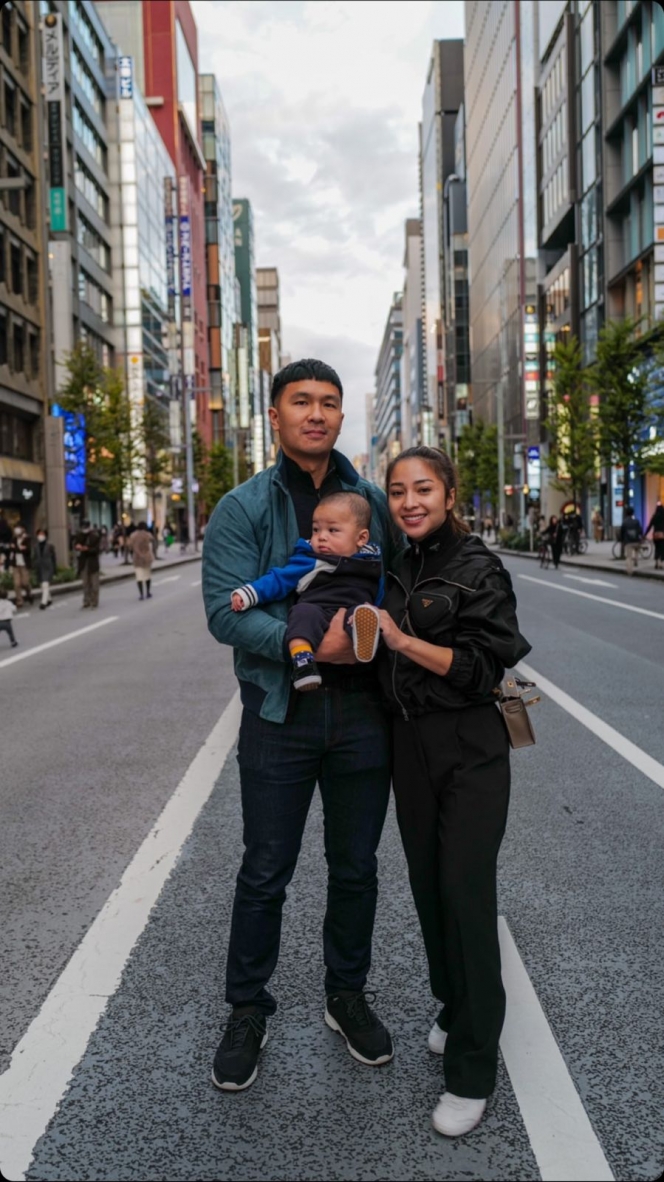 11 Potret Liburan Nikita Willy dan Indra Priawan ke Jepang, Tingkah Gemes Baby Izz Curi Perhatian