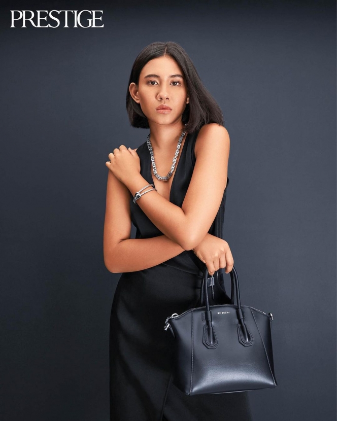 Jalani Pemotretan untuk Majalah PRESTIGE, Shenina Cinnamon Tampil Memukau dalam Balutan Busana Givenchy