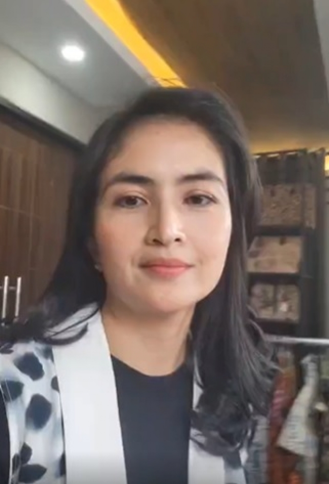 Dulu Dijuluki Ratu FTV, Ini 10 Potret Terkini Kadek Devie yang Cantiknya Awet Banget