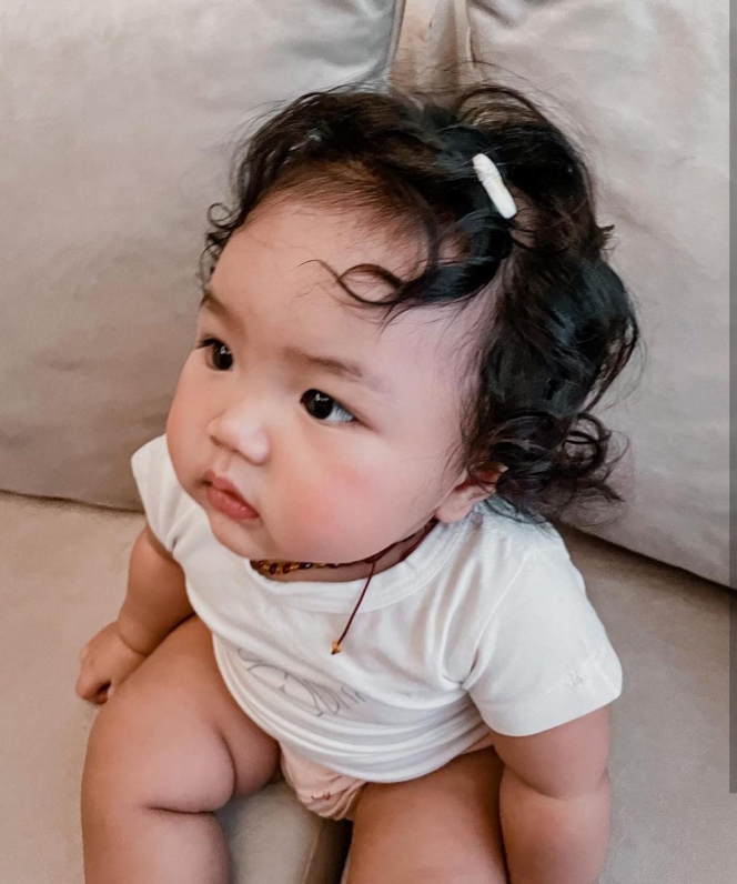 Potret Terbaru Baby Xarena Anak Siti Badriah yang Makin Gemoy, Pipinya Tambah Bulat Bikin Netizen Gemes