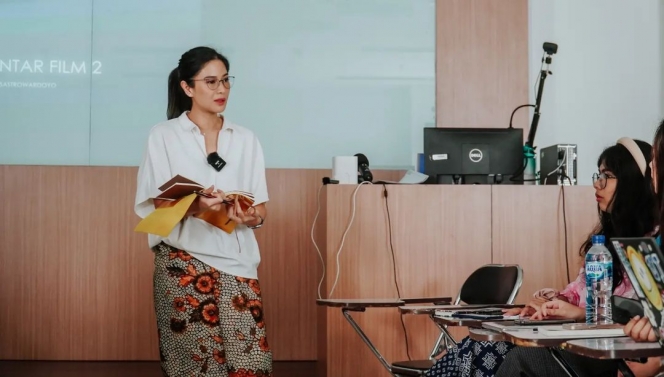 Elegan dan Penuh Wibawa, Ini 10 Potret Dian Sastro Saat Jadi Dosen di Universitas Indonesia
