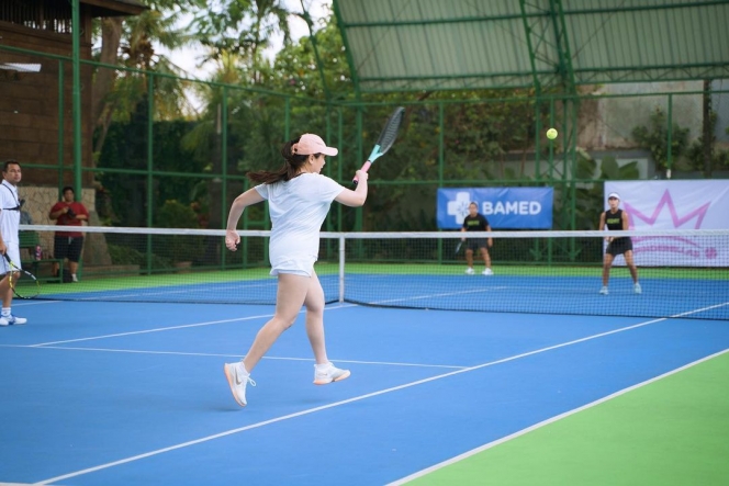 Gemas Abis! Ini 10 Potret Raffi Ahmad dan Nagita Slavina Main Tenis Bareng