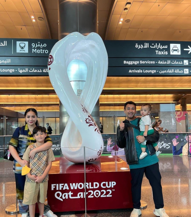 Potret Gemas Rayyanza Saat Ikut Raffi Ahmad Nonton Piala Dunia di Qatar, Santuy Duduk Kayak Tuan Muda