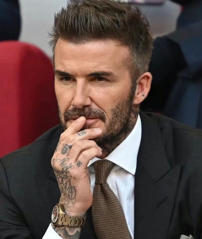Gantengnya Gak Ada Lawan! Ini 10 Potret Kece David Beckham Nonton Laga Inggris vs Iran di Piala Dunia 2022
