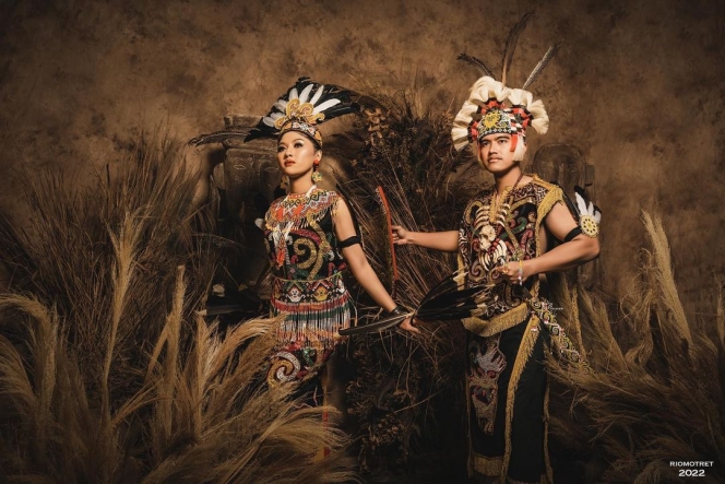 Etnik Banget, Ini 9 Potret Prewed Kaesang Pangarep dan Erina Gudono dengan Tema Adat Dayak