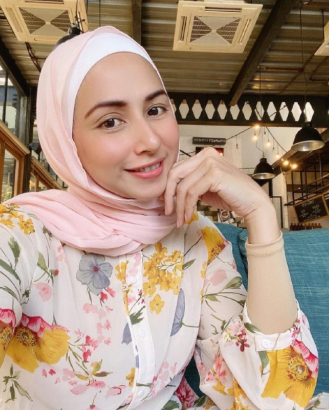 Pesonanya Disebut Bisa Taklukan Suami Orang, Ini Deretan Selebriti Indonesia yang Dicap Jadi Pelakor Oleh Netizen