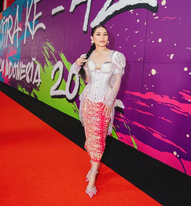 Tampil Cantik Sampai Dipuji Bak Kylie Jenner, Ini Pesona Prilly Latuconsina di Acara Festival Film Indonesia 2022