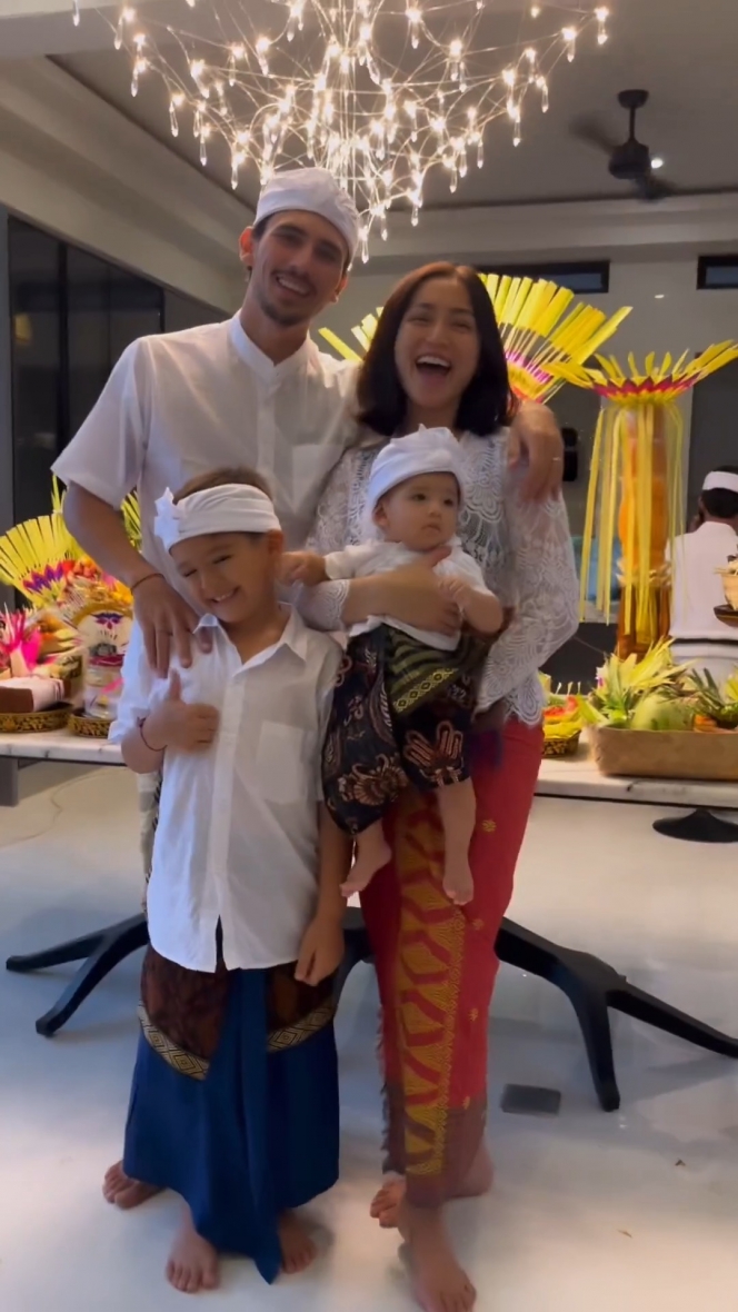 11 Potret Jessica Iskandar Adakan Syukuran Adat Bali untuk Rumah Barunya, Langsung Tuai Banyak Pro Kontra Netizen