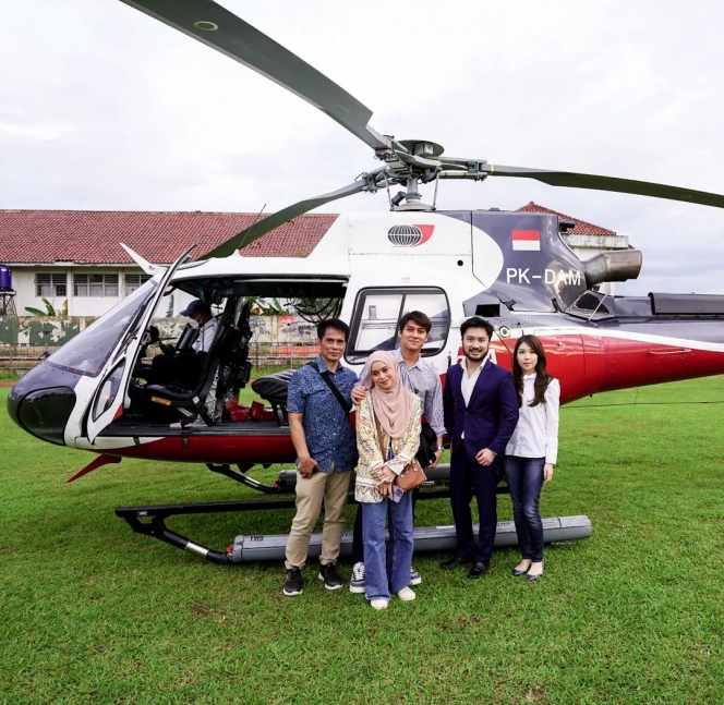 Pakai Helikopter, Ini 10 Potret Rizky Billar dan Lesti Kejora Kunjungi Korban Gempa Cianjur Bareng Rudy Salim